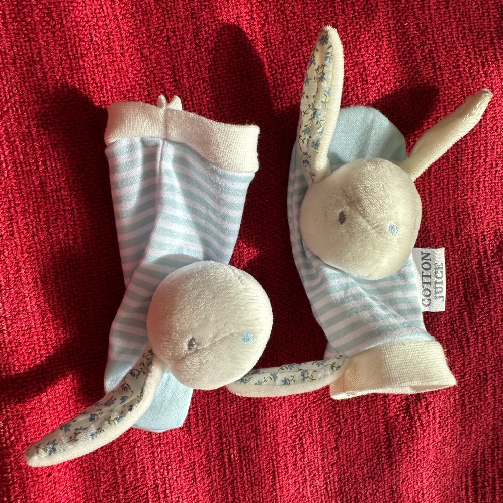 Cotton Juice Baby socks with rattle bunny 0-6 months